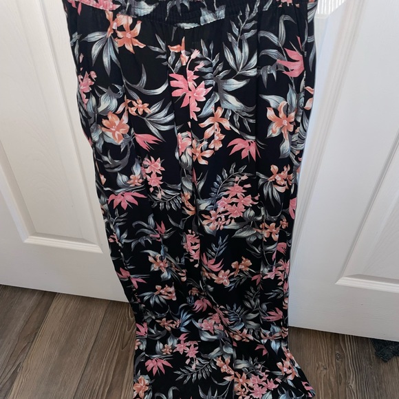 black and floral flowy beach pants - Picture 1 of 3